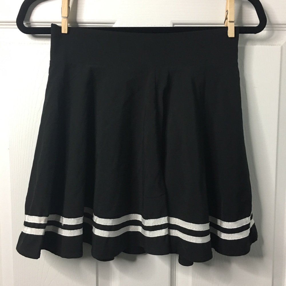 Women’s Pleated Black and White Skirt